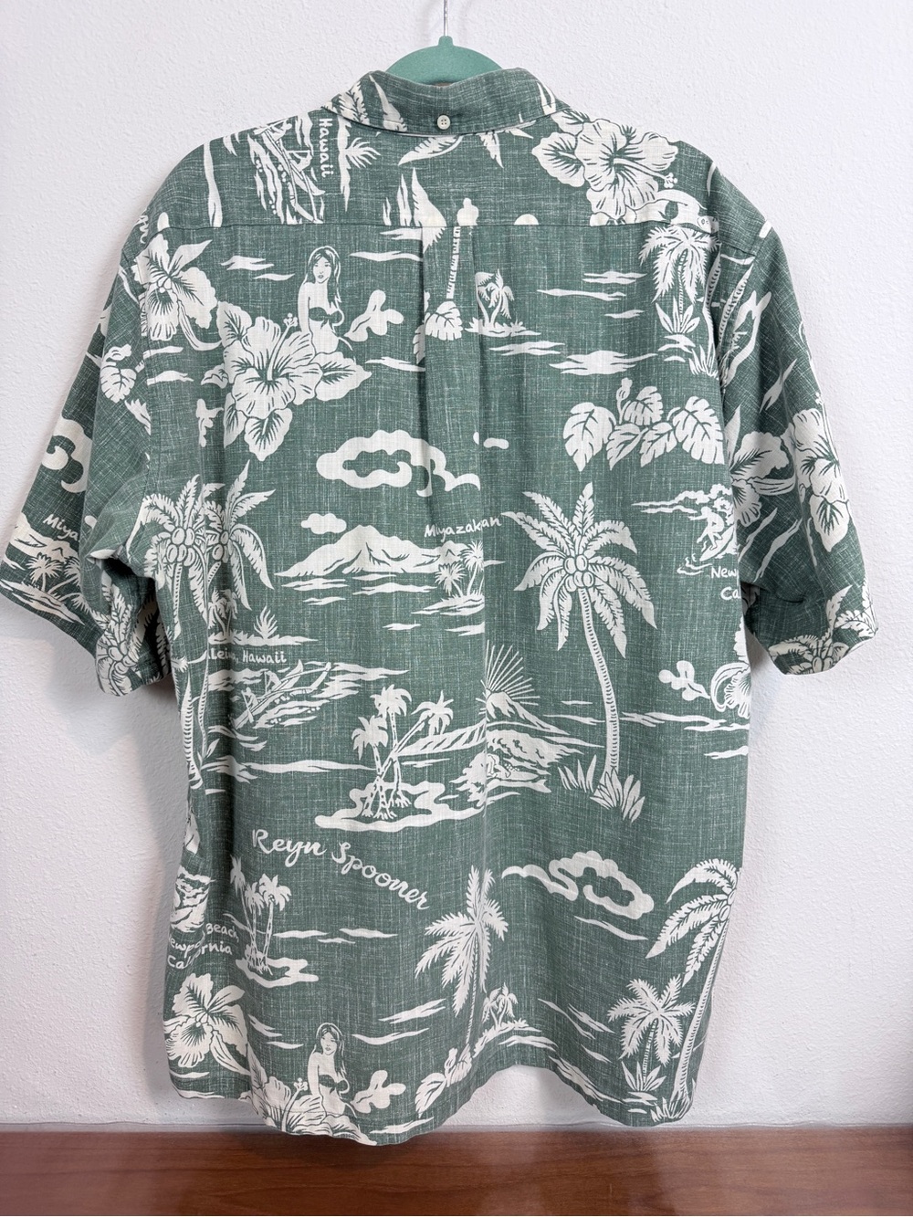 reyn spooner Green & White Hawaiian World Surf Spots Button-Up Shirt XL